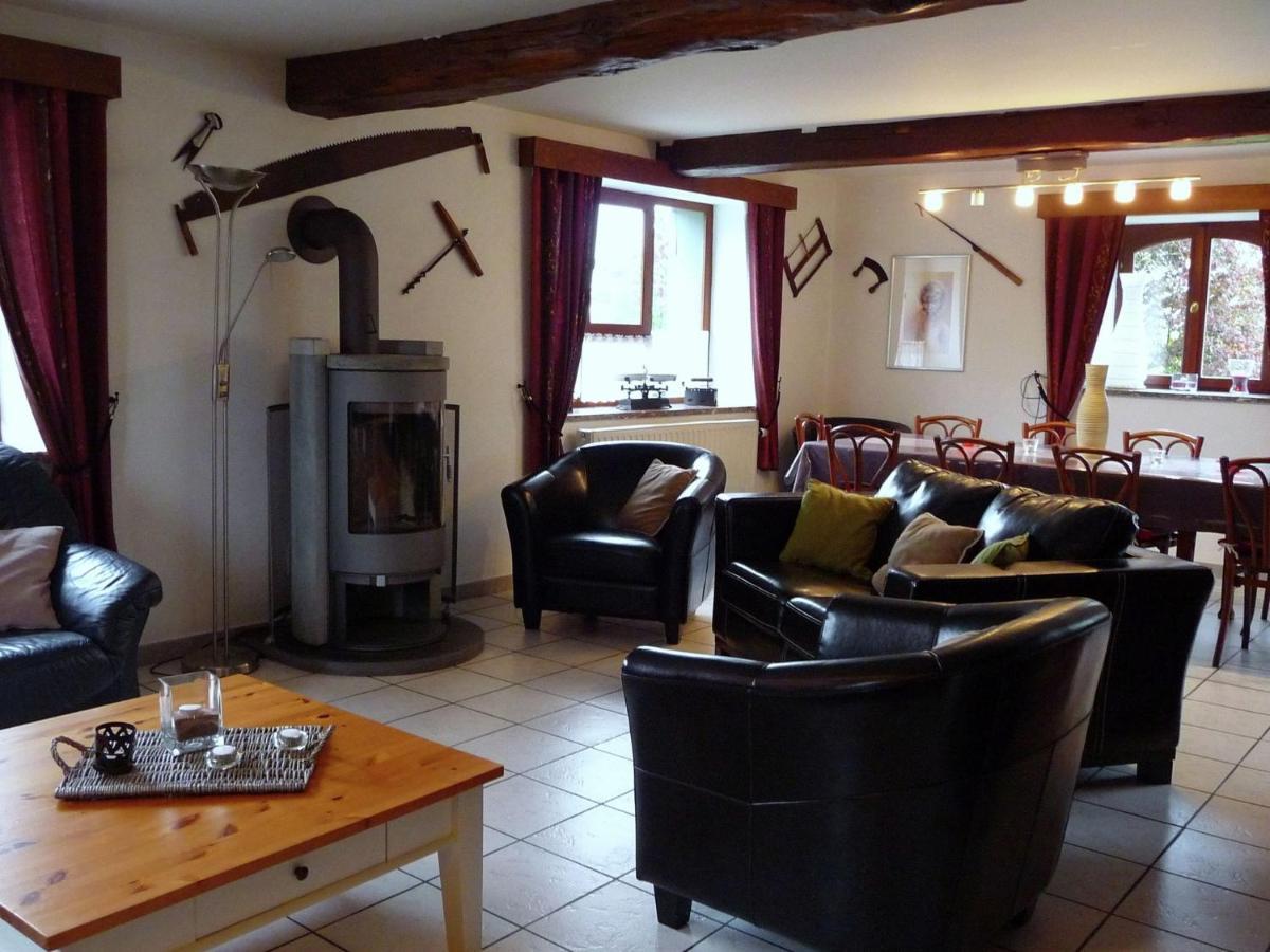 Spacious Holiday Home In Humain With Garden 마르쉐앵파멩느 외부 사진