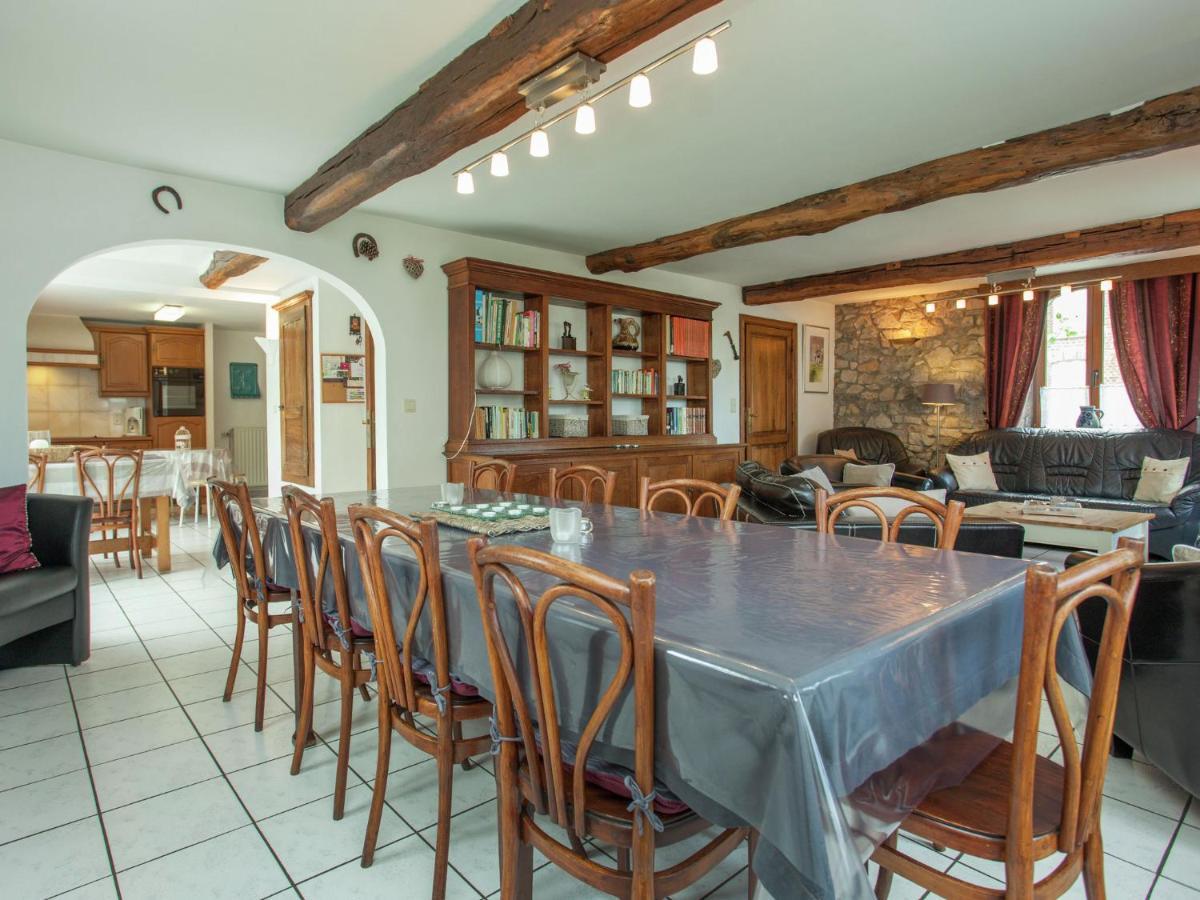 Spacious Holiday Home In Humain With Garden 마르쉐앵파멩느 외부 사진