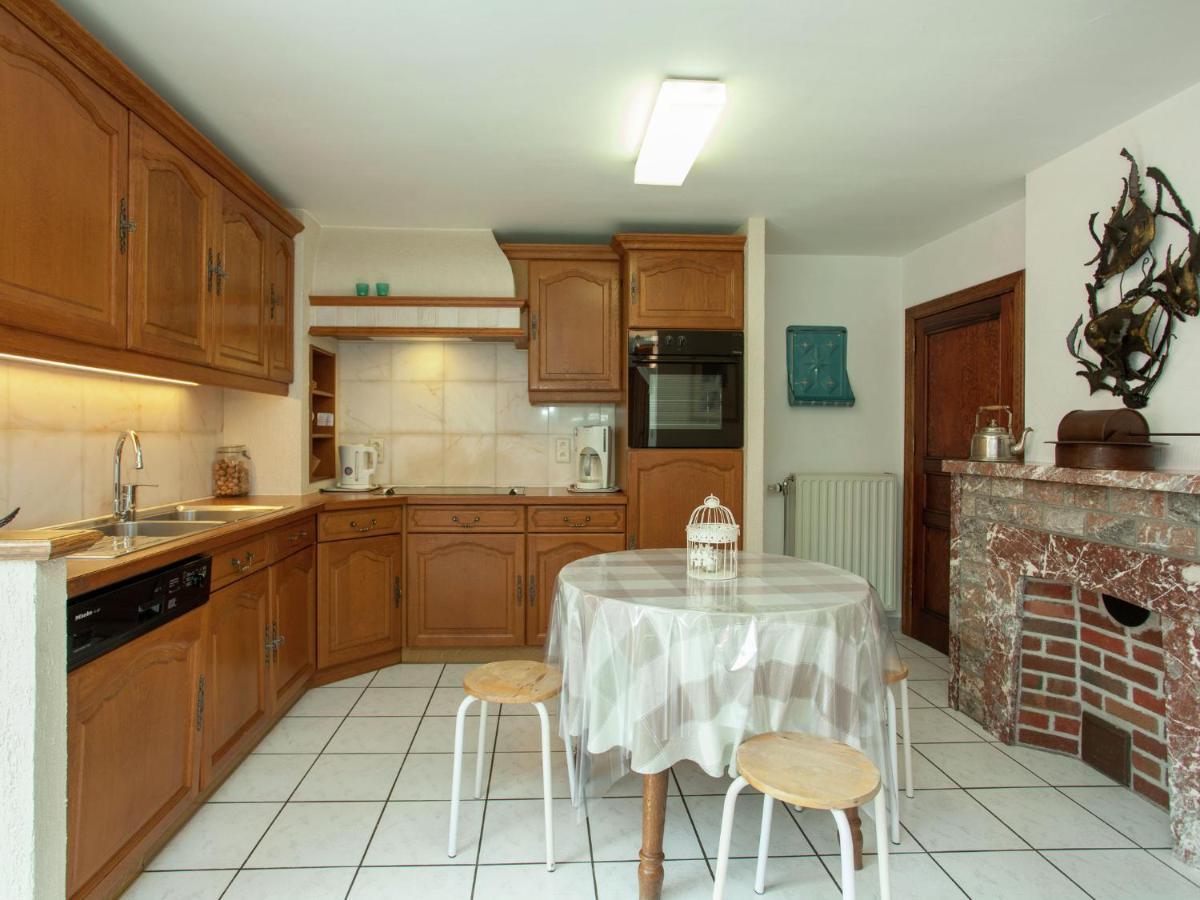 Spacious Holiday Home In Humain With Garden 마르쉐앵파멩느 외부 사진