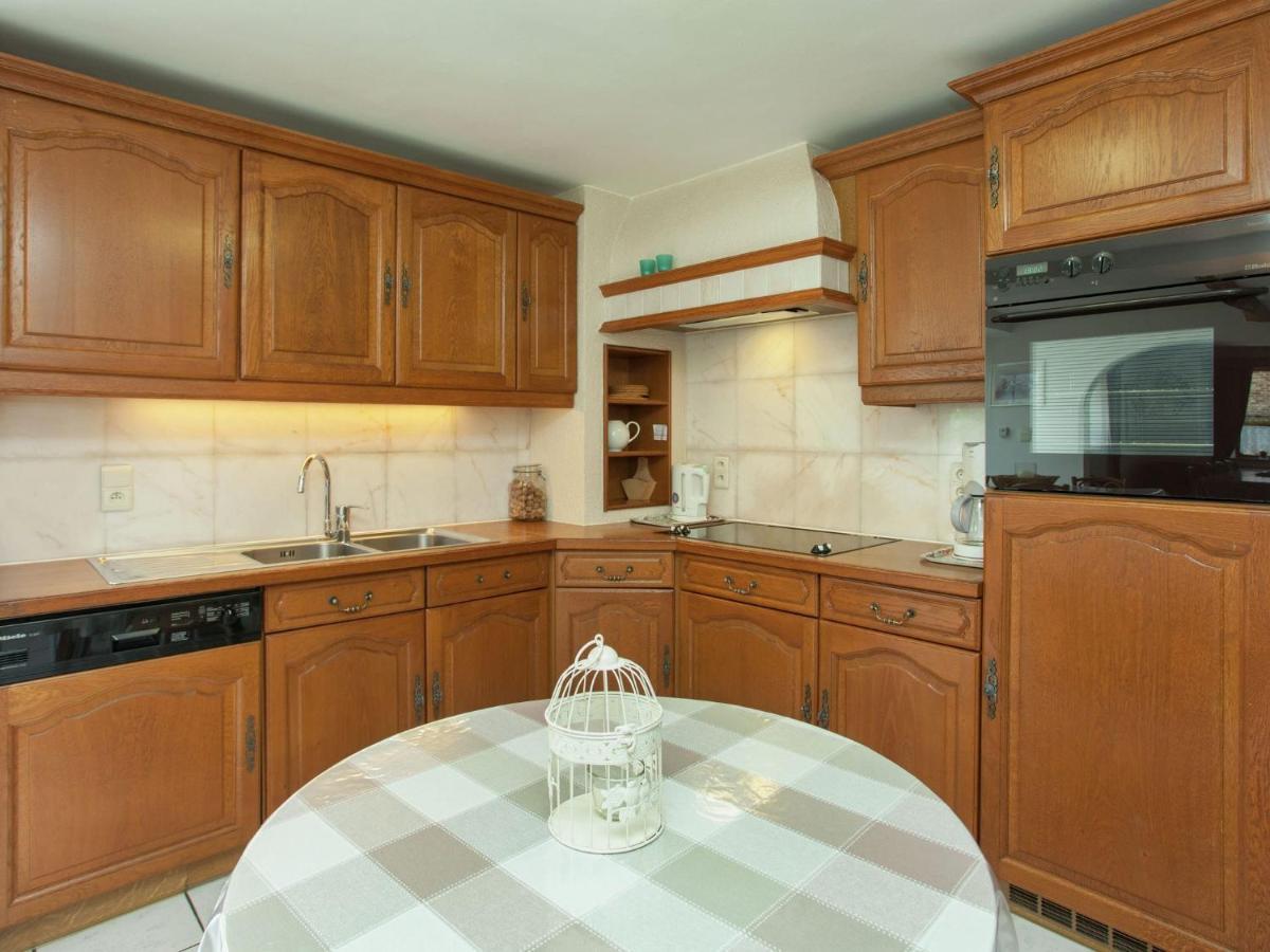 Spacious Holiday Home In Humain With Garden 마르쉐앵파멩느 외부 사진