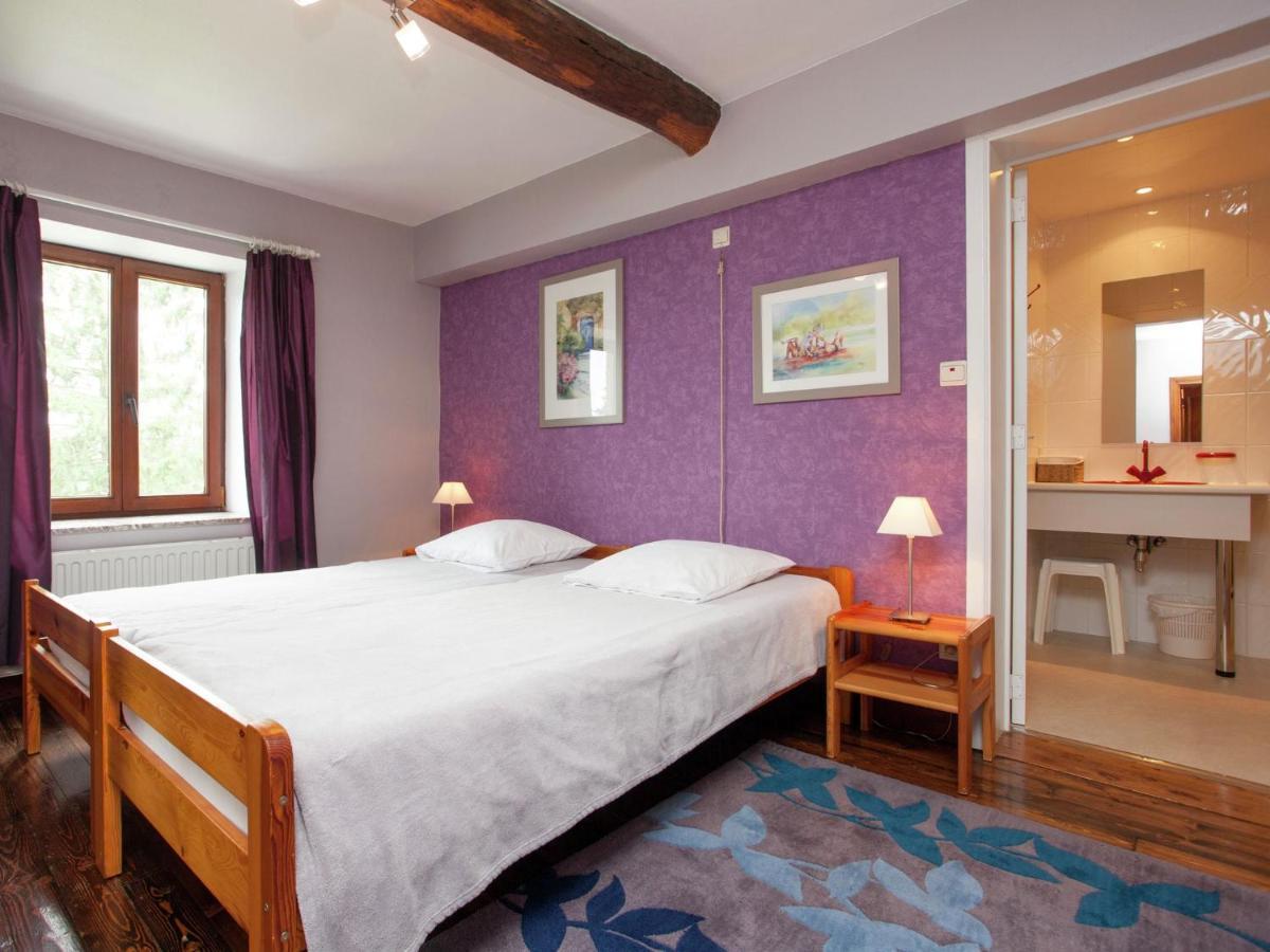 Spacious Holiday Home In Humain With Garden 마르쉐앵파멩느 외부 사진
