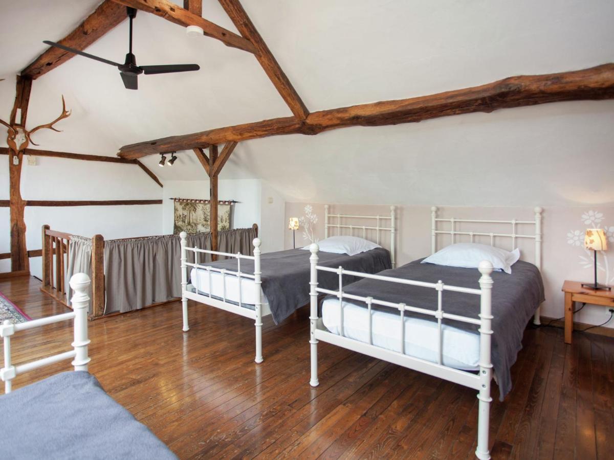 Spacious Holiday Home In Humain With Garden 마르쉐앵파멩느 외부 사진