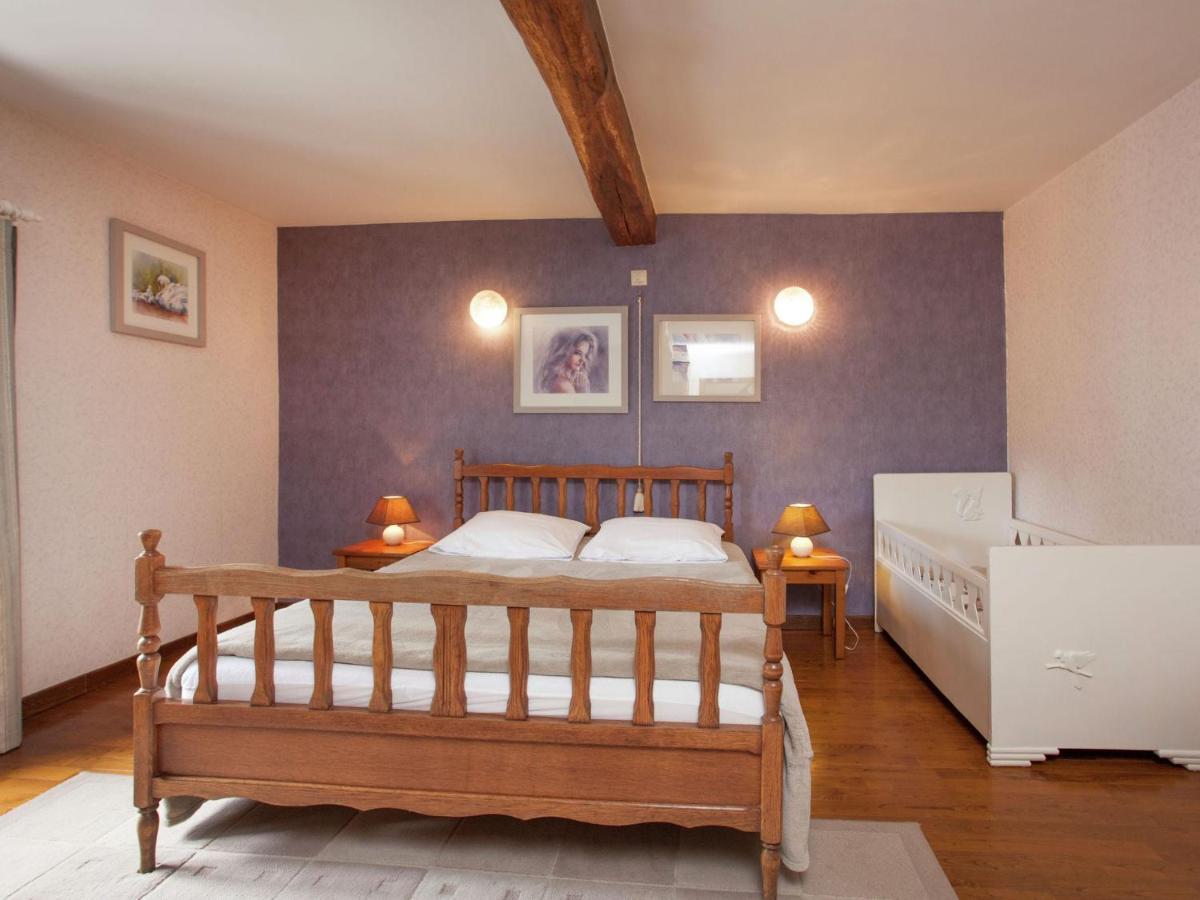 Spacious Holiday Home In Humain With Garden 마르쉐앵파멩느 외부 사진