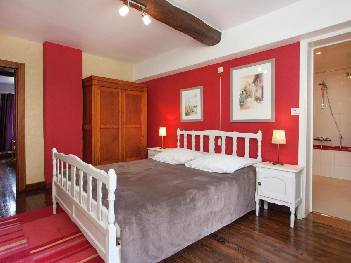 Spacious Holiday Home In Humain With Garden 마르쉐앵파멩느 외부 사진