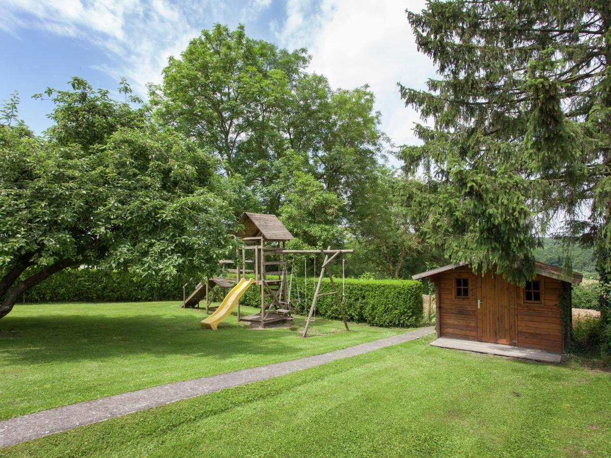 Spacious Holiday Home In Humain With Garden 마르쉐앵파멩느 외부 사진
